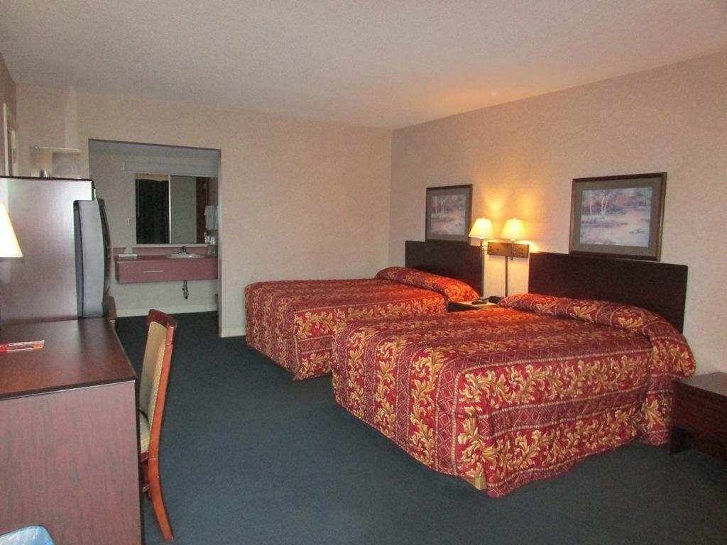 New Valdosta Inn And Suites Room photo