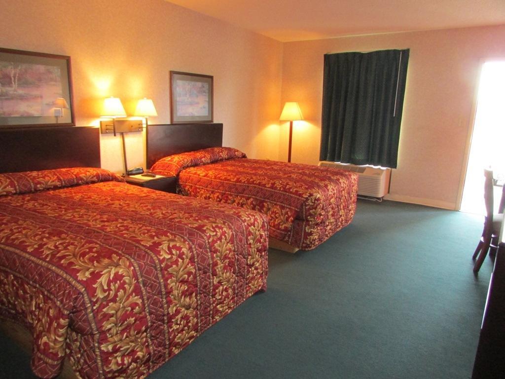 New Valdosta Inn And Suites Room photo